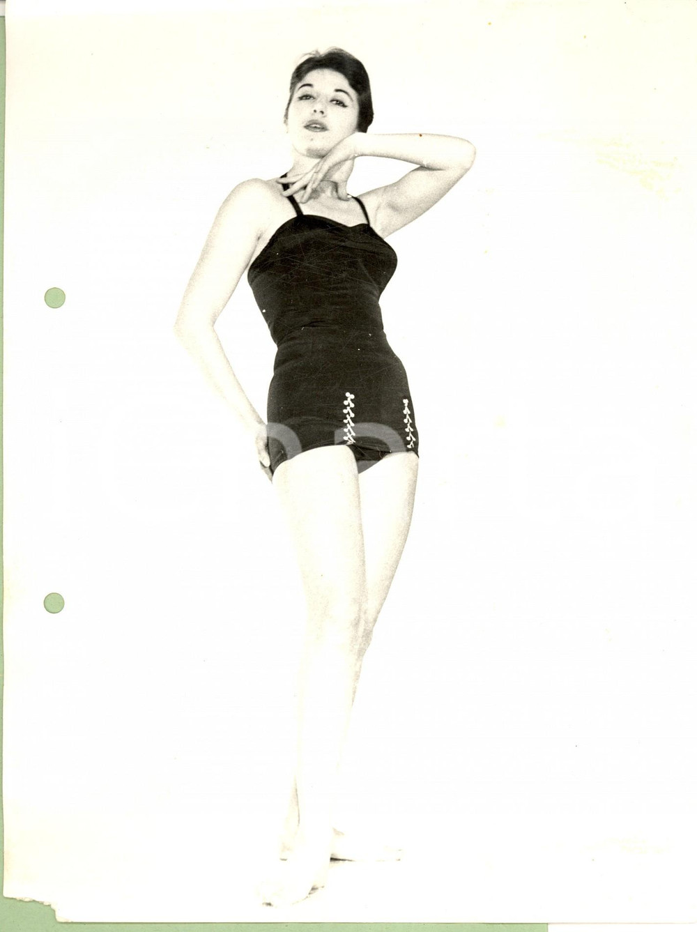Fotografia d epoca originale 1960 ca MODA INTIMO VINTAGE Modella in body nero con laccetti bianchi Foto 1