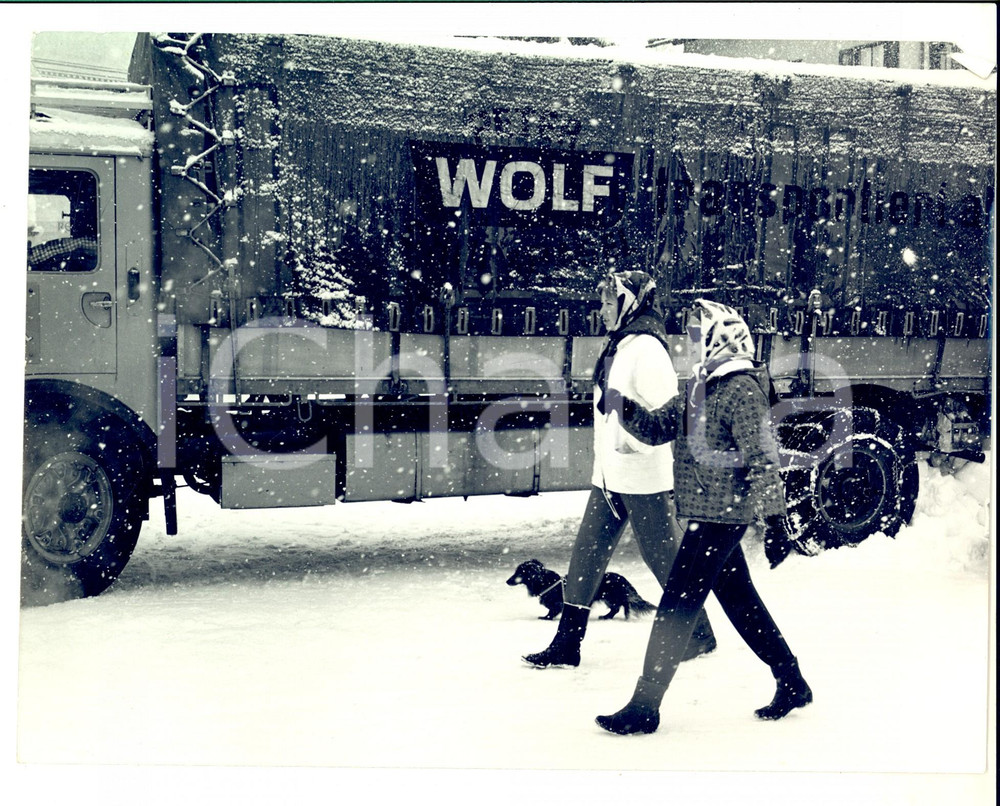 Fotografia d epoca originale 1960 ca KLOSTERS Paola del BELGIO passeggia sotto la neve Fotografia 24x20 1