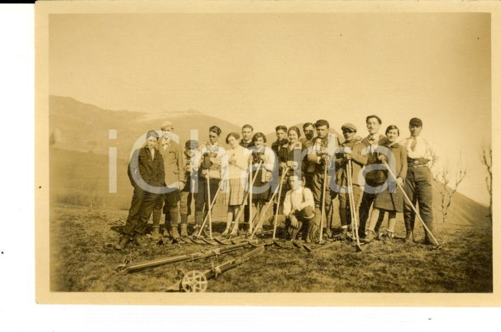 Fotografia d epoca originale 1930 ca AREA ALPINA Giovani escursionisti d estate Foto VINTAGE 11x7 cm 1
