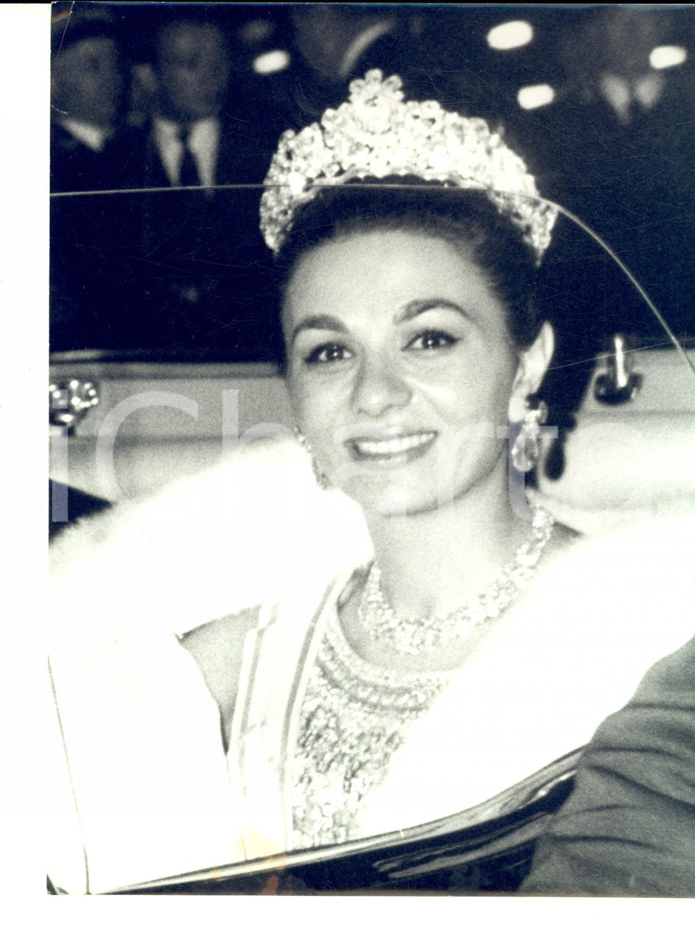 Fotografia d epoca originale 1960 ca IRAN Ritratto della regina FARAH DIBA PAHLAVI con diadema Foto 18x24 1