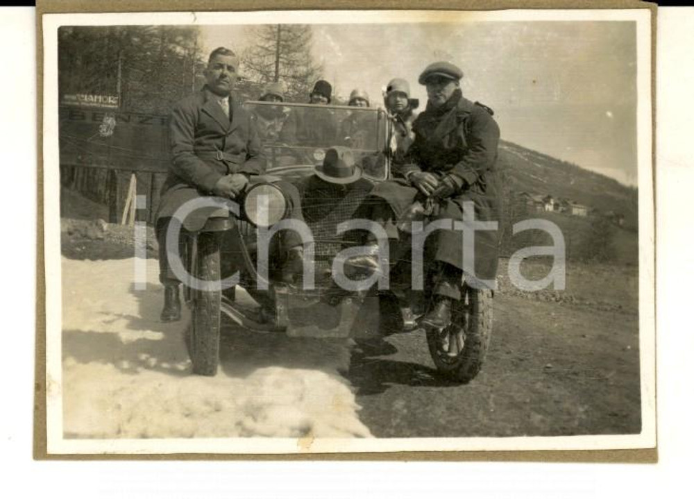 Fotografia d epoca originale 1940 ca TRENTINO Gruppo di gitanti in posa con l automobile Foto VINTAGE 9x6 1