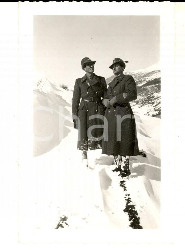 Fotografia d epoca originale 1945 ca WW2 AREA ALPINA Due ufficiali degli APINI in vetta Foto 8x11 1