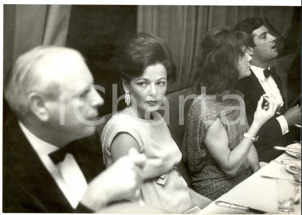 Fotografia d epoca originale 1955 ca CANNES FILM FESTIVAL Invitati a una cena di gala Foto 26x18 cm 1