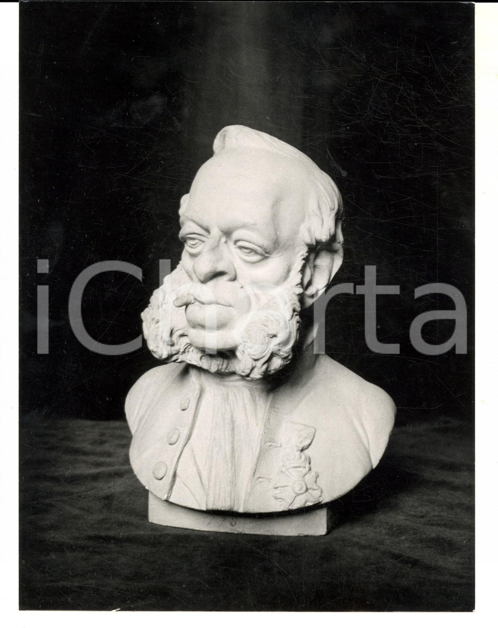 Fotografia d epoca originale 1982 PARIS MusÃ©e CARNAVALET Buste rÃ©alisÃ© par JeanPierre DANTAN Foto 15x24 1
