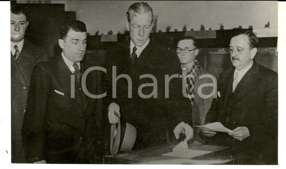 Fotografia d epoca originale 1945 ca BRUXELLES Reggente Carlo Teodoro del BELGIO alle urne RIPRODUZIONE 1