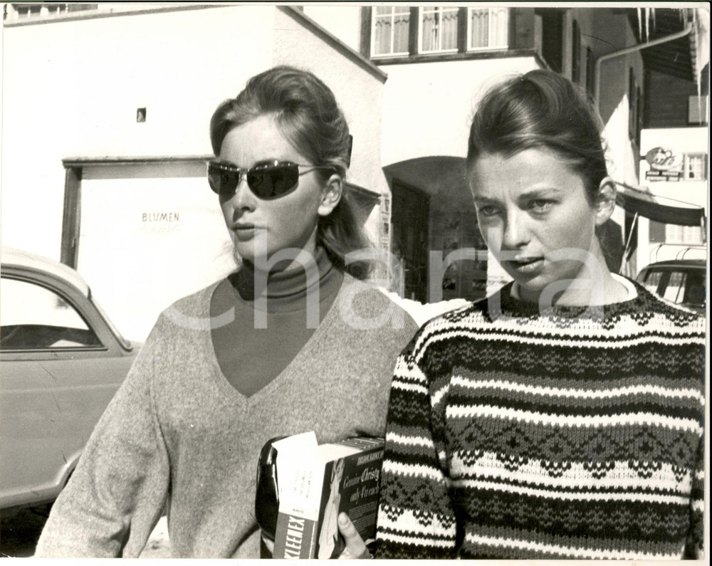 Fotografia d epoca originale 1960 ca KLOSTERS Paola del BELGIO passeggia con un amica Fotografia 21x26 cm 1