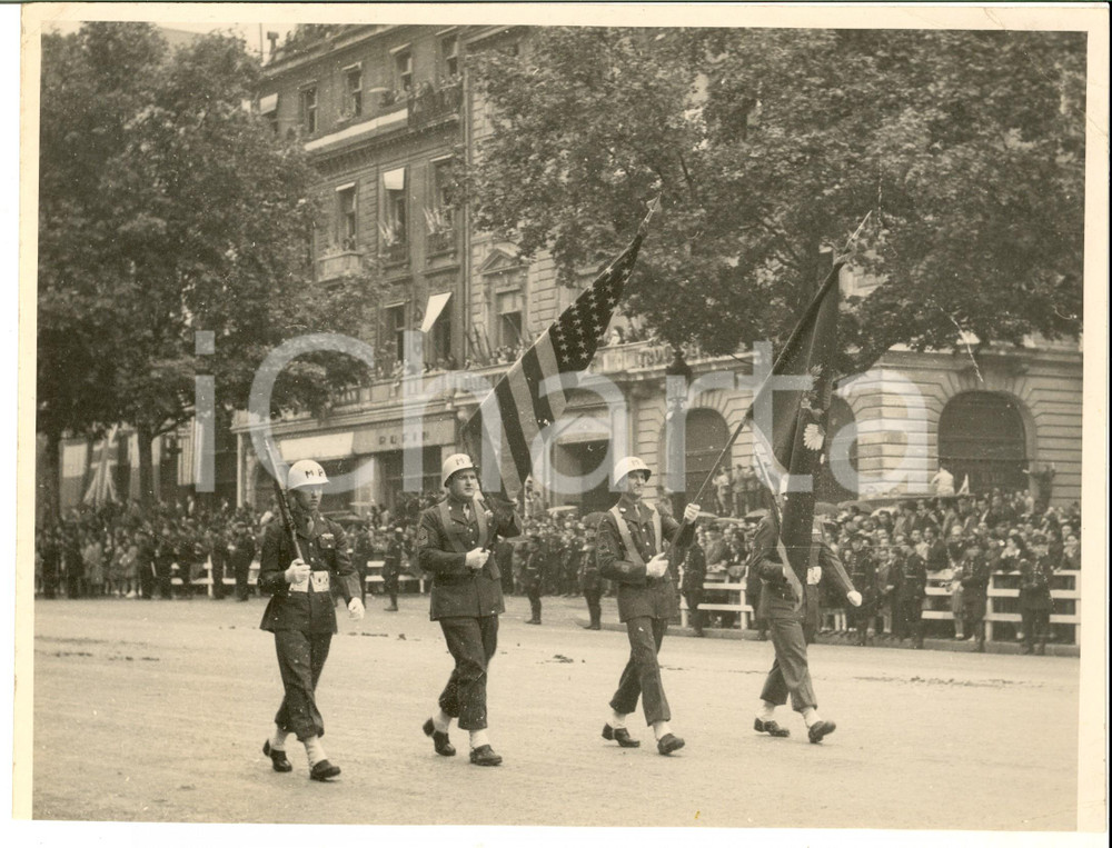 Fotografia d epoca originale 1950 ca PARIS ? Parata militare con truppe americane Foto 27x21 cm 1