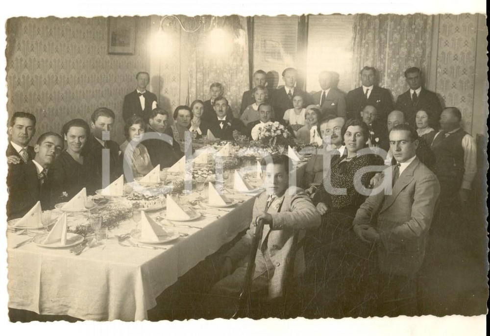 Fotografia d epoca originale 1940 ca ABBAZIA / OPATIJA Un pranzo di famiglia Foto cartolina JELUSSICH 1