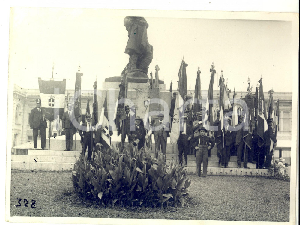 Fotografia d epoca originale 1930 ca VERCELLI ? Scuole Comunali  Un raduno di reduci Foto OTTOLENGHI 1