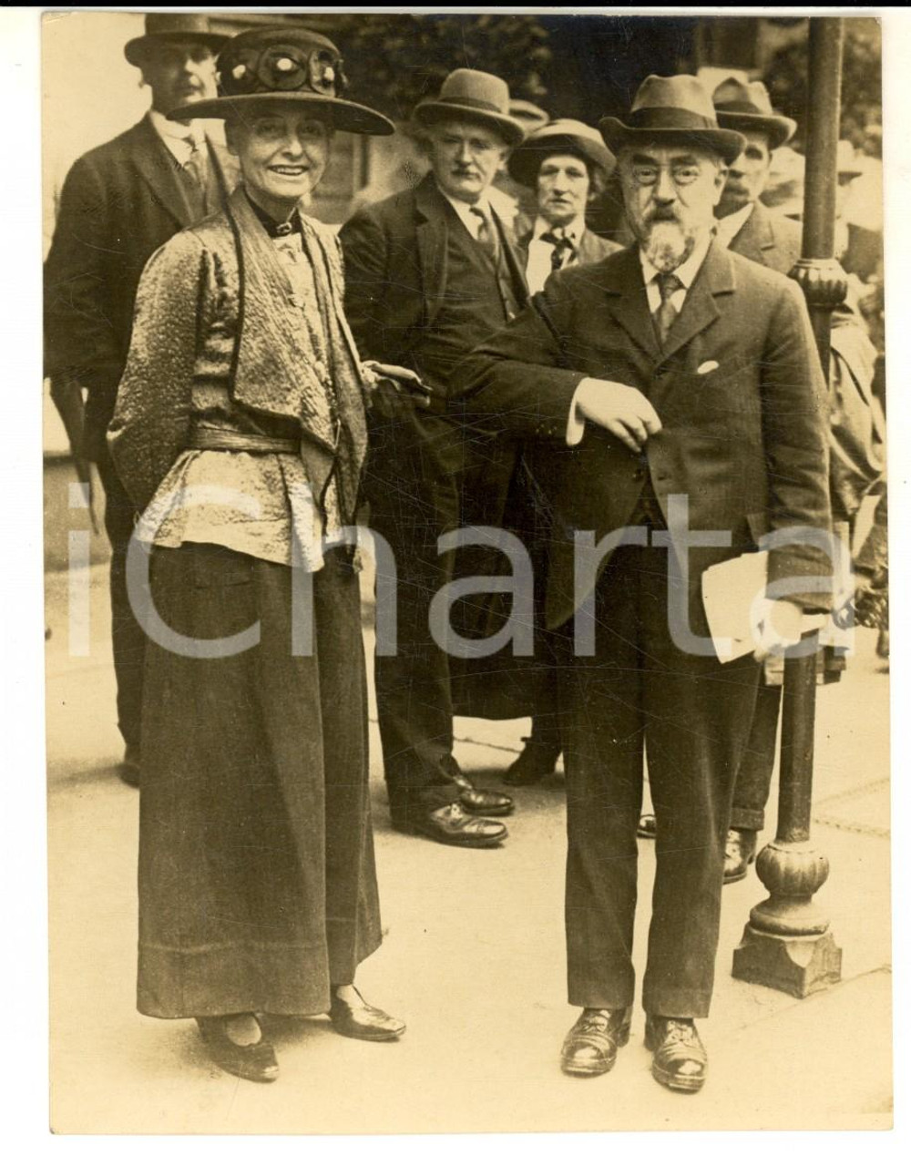 Fotografia d epoca originale 1930 ca LONDON Portrait of the economist Sidney WEBB with his wife Photo 11x14 1