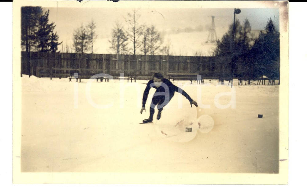 Fotografia d epoca originale 1930 ca CORTINA D AMPEZZO ? PATTINAGGIO  Atleta in corsa Foto 15x10 cm 1