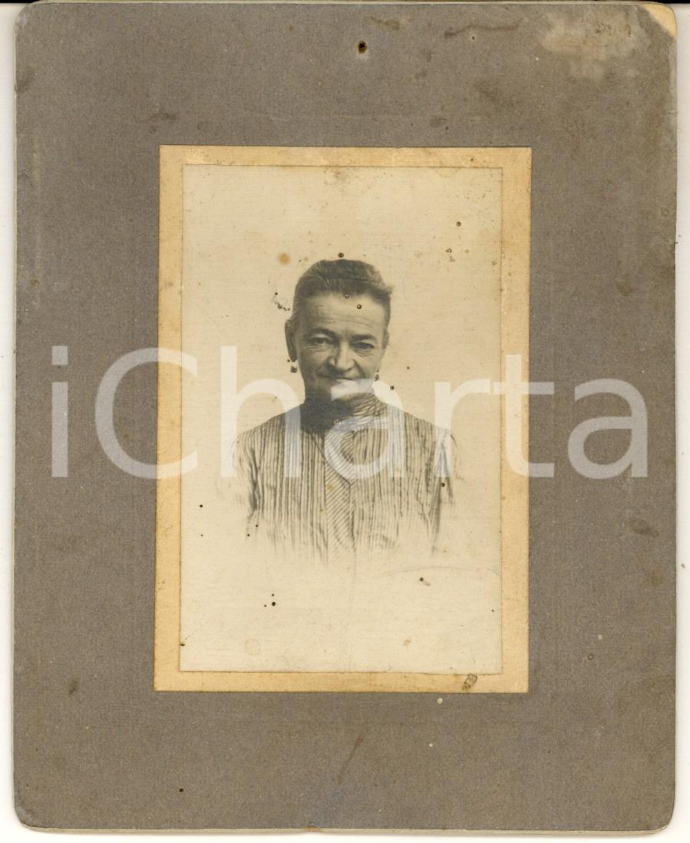 Fotografia d epoca originale 1910 ca AREA LOMBARDA Ritratto di anziana donna con abito a righe Foto 10x14 cm 1