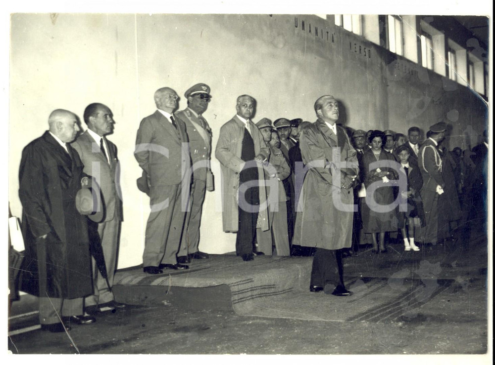Fotografia d epoca originale 1950 ca ITALIA Cerimonia commemorativa in un edificio pubblico Foto 13x18 cm 1