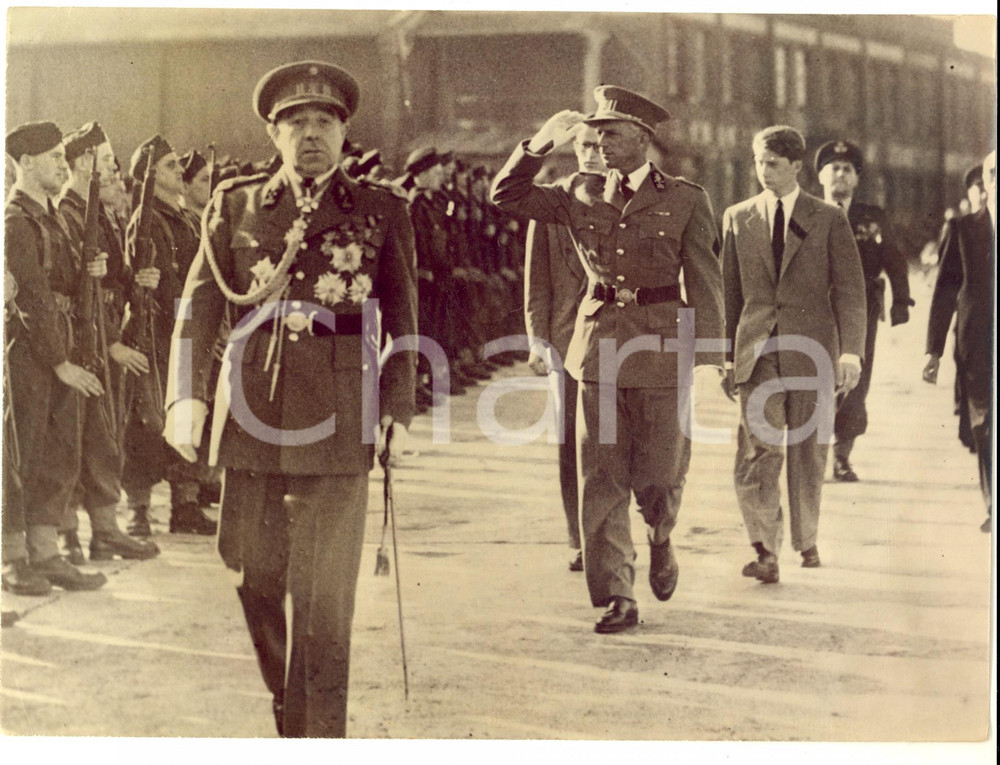 Fotografia d epoca originale 1950 ca LONDON ? Truppe britanniche passate in rassegna Foto 24x18 cm 1