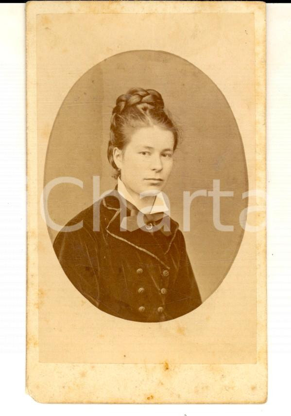 Fotografia d epoca originale 1880 ca COMO Ritratto di donna in abito di velluto Fotografia G. NESSI CDV 1