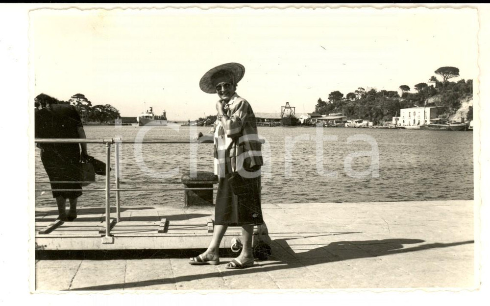 Fotografia d epoca originale 1955 PESCARA Famiglia LA PORTA Ritratto sul lungomare Foto cartolina VINTAGE 1