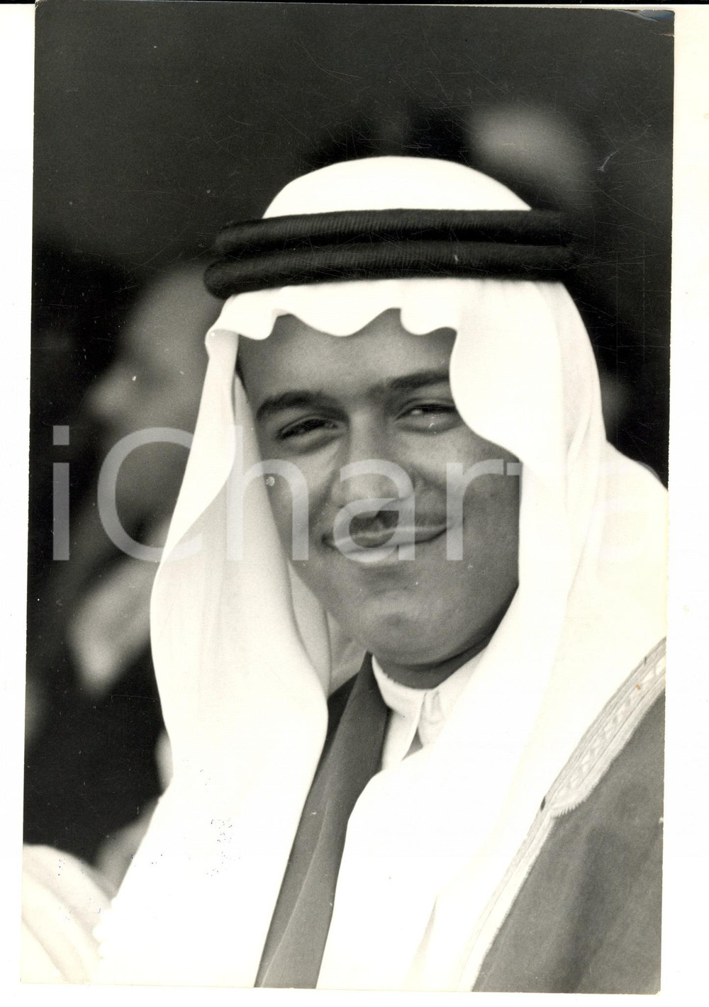 Fotografia d epoca originale 1965 ca EMIRATI ARABI ? Ritratto di un giovane sceicco Foto 18x24 1