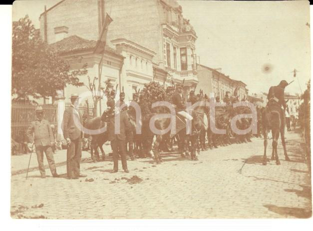 Fotografia d epoca originale 1902 BRAILA ROMANIA Sfilata di CAVALLERIA Fotografia RARA 8x6 cm 1