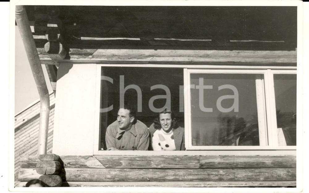 Fotografia d epoca originale 1939 CORTINA D AMPEZZO Coppia alla finestra di una baita Foto VINTAGE 15x10 1