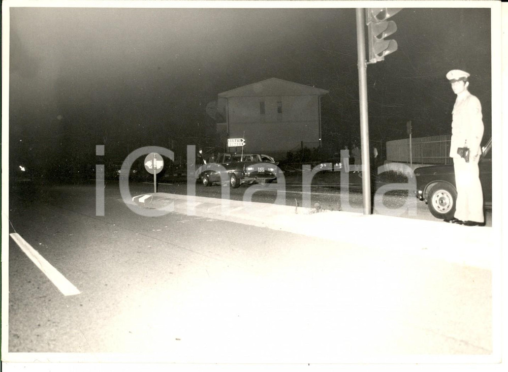 Fotografia d epoca originale 1960 ca AREA DI VARESE Intervento dei carabinieri per incidente Foto 18x13 1