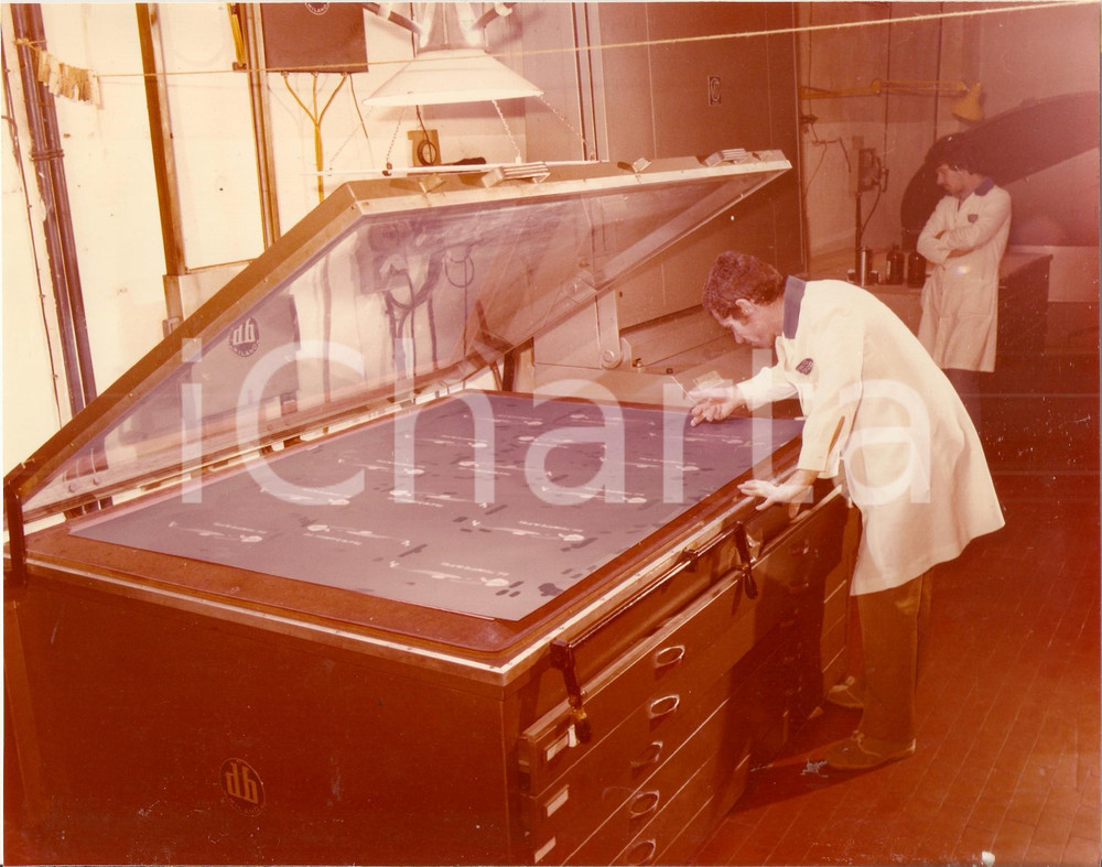 Fotografia d epoca originale 1975 ca PAVIA Tipografia Mario PONZIO Operai del Reparto Fotoincisione Foto 1