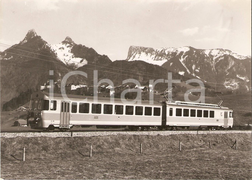 Fotografia d epoca originale 1975 ca FRIBOURG SUISSE Automotrice des Chemin de Fer Fribourgeois Foto 17x12 1