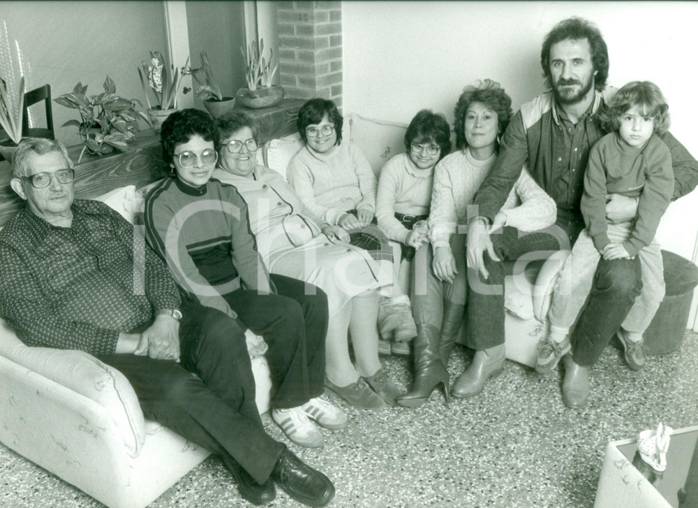 Fotografia d epoca originale 1980 ca UDINESE CALCIO Il calciatore Orlando PEREIRA con famiglia e nonni 1