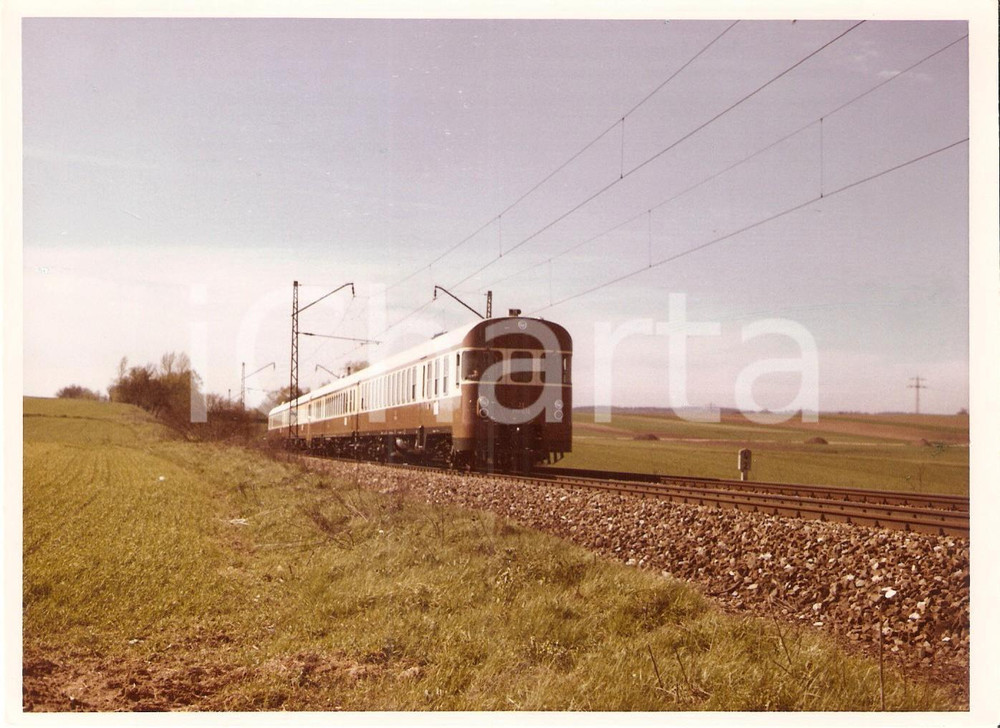 Fotografia d epoca originale 1975 ca JUGOSLAVIA Treno 3873/c nel mezzo della campagna Fotografia 18 x 13 cm 1