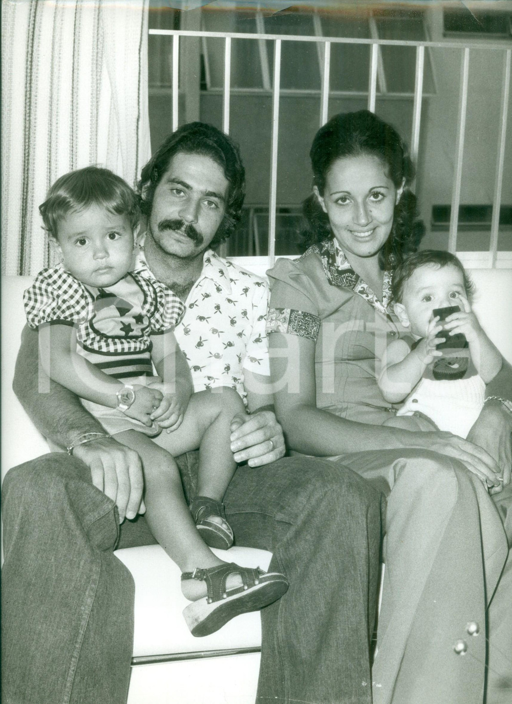 Fotografia d epoca originale 1978 BRASILE Calcio MONDIALI Calciatore Roberto RIVELINO con la famiglia Foto 1