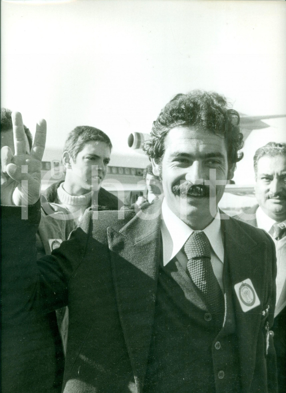 Fotografia d epoca originale 1978 BRASILE Calcio MONDIALI Calciatore Roberto RIVELINO all aeroporto Foto 1