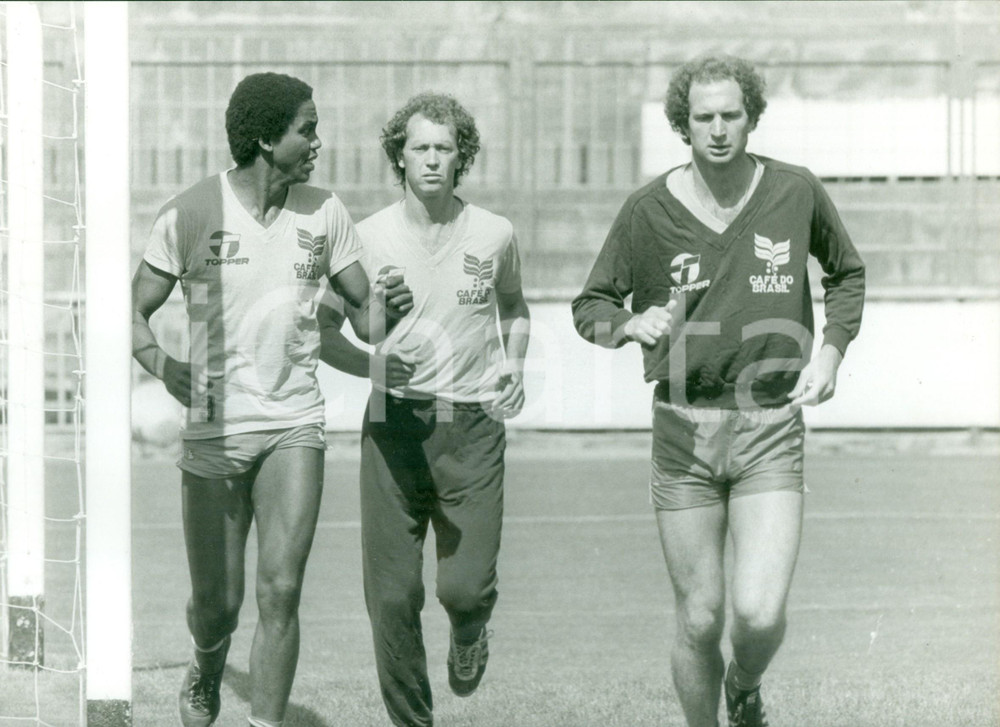 Fotografia d epoca originale 1978 BRASILE Calcio MONDIALI Campioni SERGINHO FALCAO e CARLOS si allenano Foto 1
