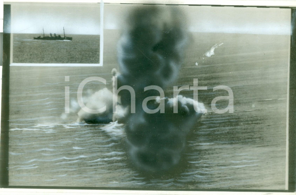 Fotografia d epoca originale 1942 GUERRA NAVALE WW2 Nave affondata da aerosiluramento Fotografia 1