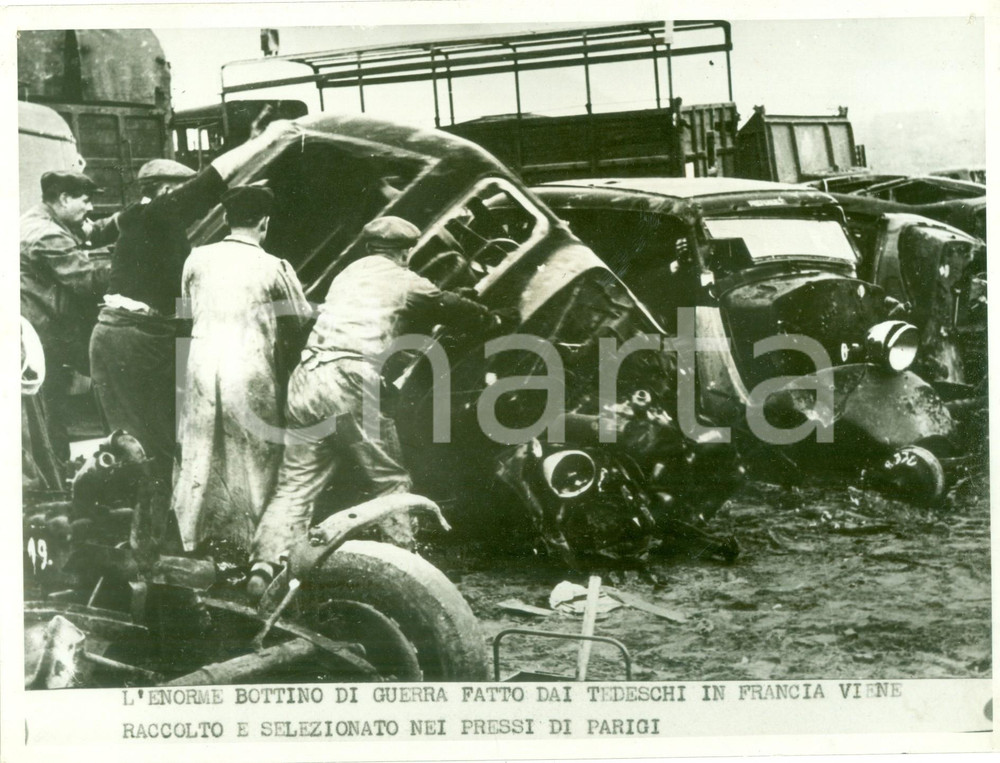 Fotografia d epoca originale 1942 PARIS WW2 Tedeschi selezionano e raccolgono il bottino Fotografia 1