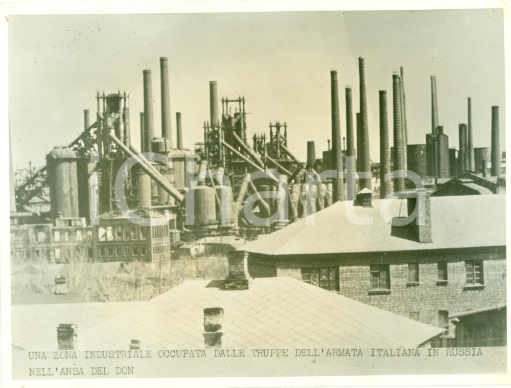 Fotografia d epoca originale 1942 RUSSIA WW2 Una zona industriale sul DON occupata dal C.S.I.R. Fotografia 1