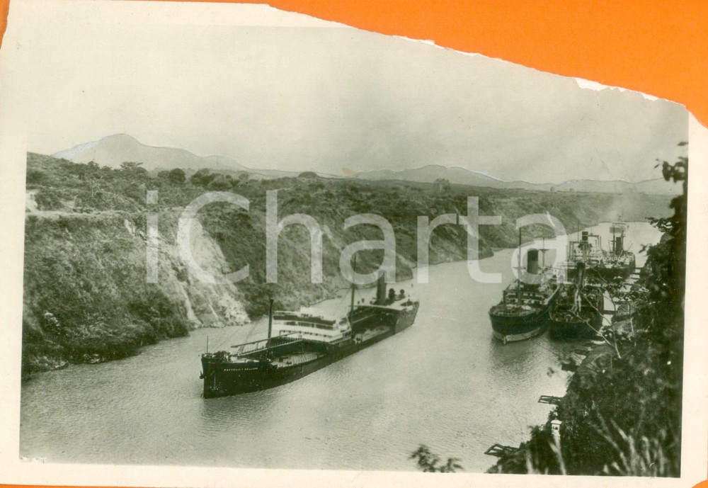 Fotografia d epoca originale 1938 PANAMA Convoglio di navi da carico attraversa il Canale Foto DANNEGGIATA 1