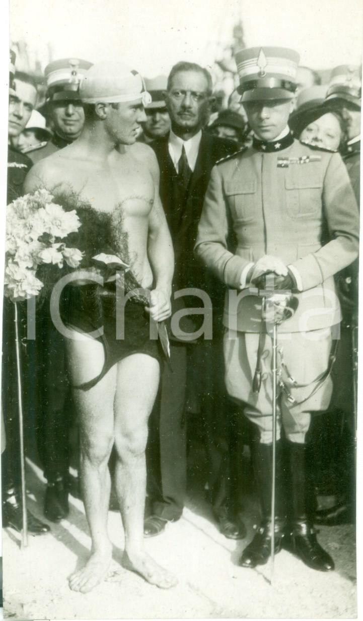 Fotografia d epoca originale 1933 MILANO Il nuotatore NUSOTTI vincitore gare di nuoto Fotografia 1