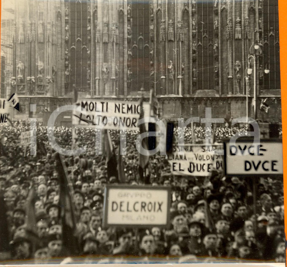 Fotografia d epoca originale 1936 MILANO Piazza DUOMO Folla festeggia Natale ROMA Gruppo Carlo DELCROIX 1
