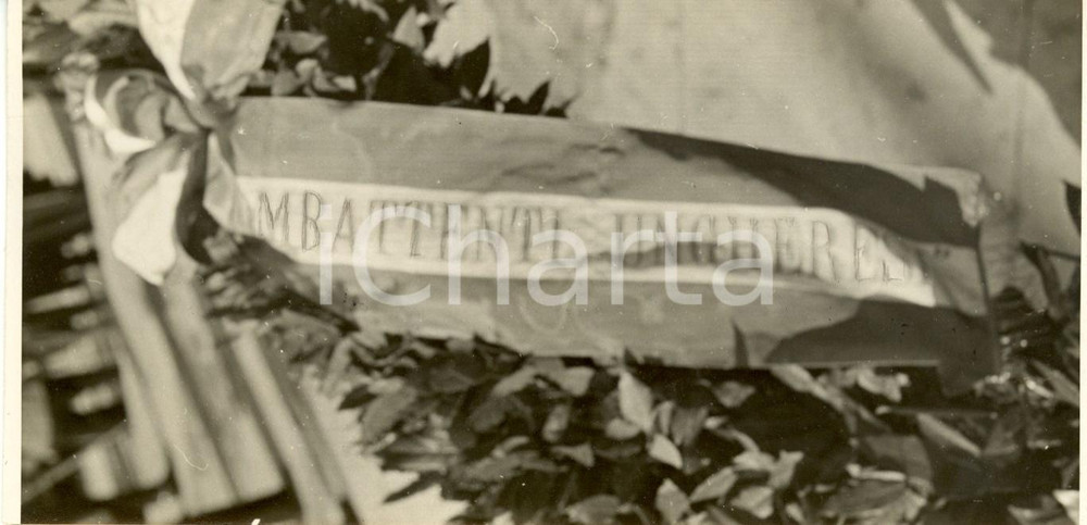 Fotografia d epoca originale 1936 ROMA Corona d alloro deposta da delegazione UNGHERIA a tomba Milite Ignoto 1