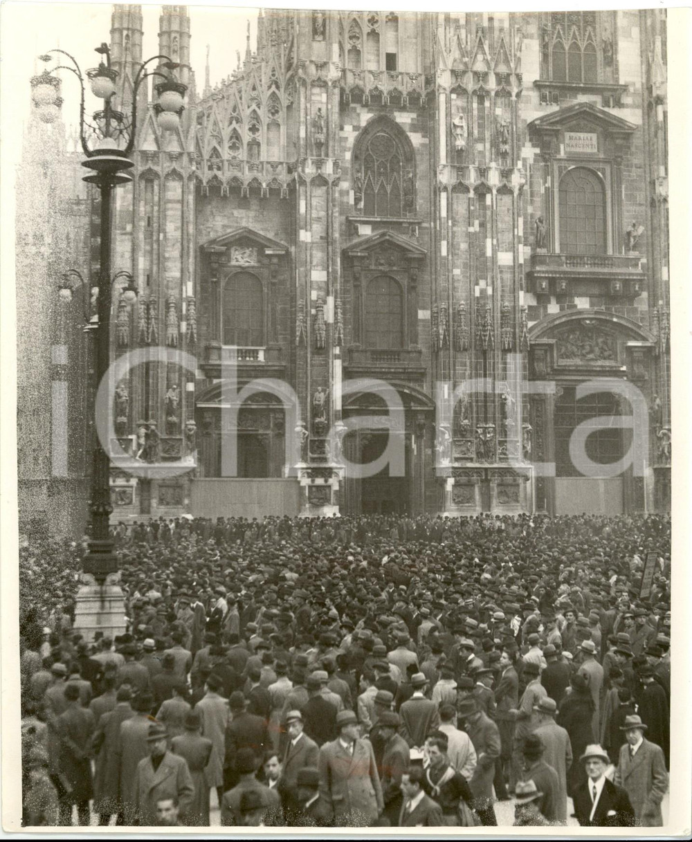 Fotografia d epoca originale 1930 ca MILANO DUOMO Folla ascolta discorso DUCE marcia su Roma Foto DANNEGGIATA 1