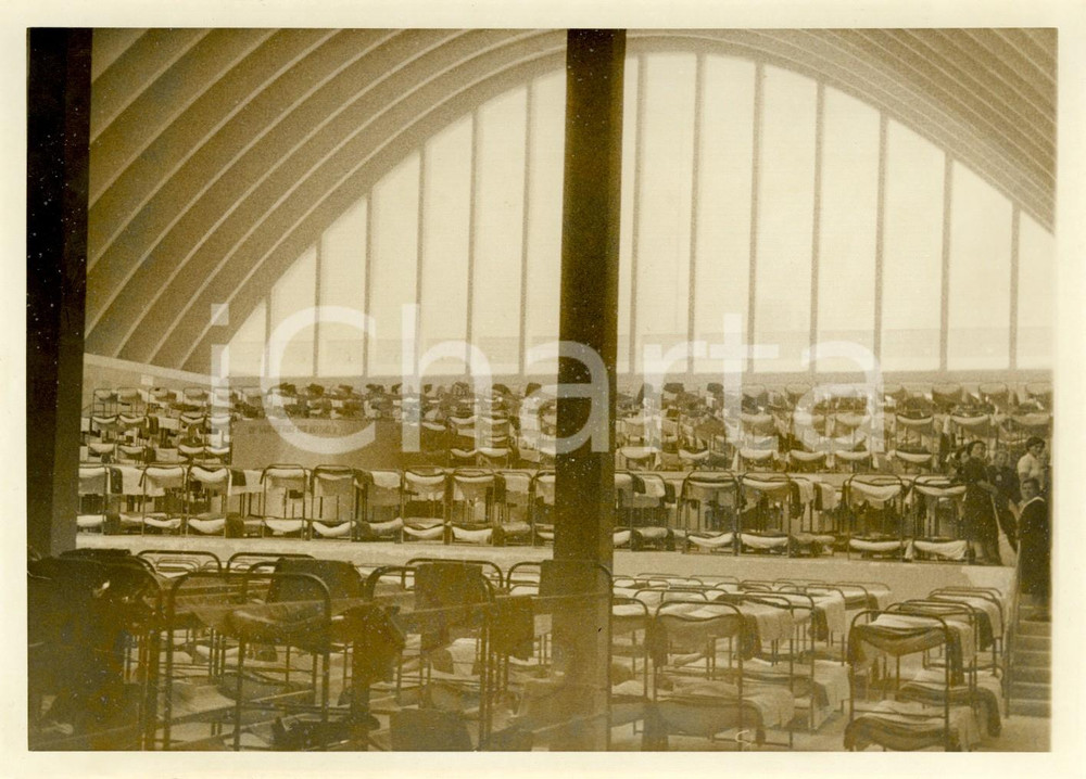Fotografia d epoca originale 1939 ROMA CIRCO MASSIMO Dormitorio per 70.000 donne sfilata Fascismo femminile 1