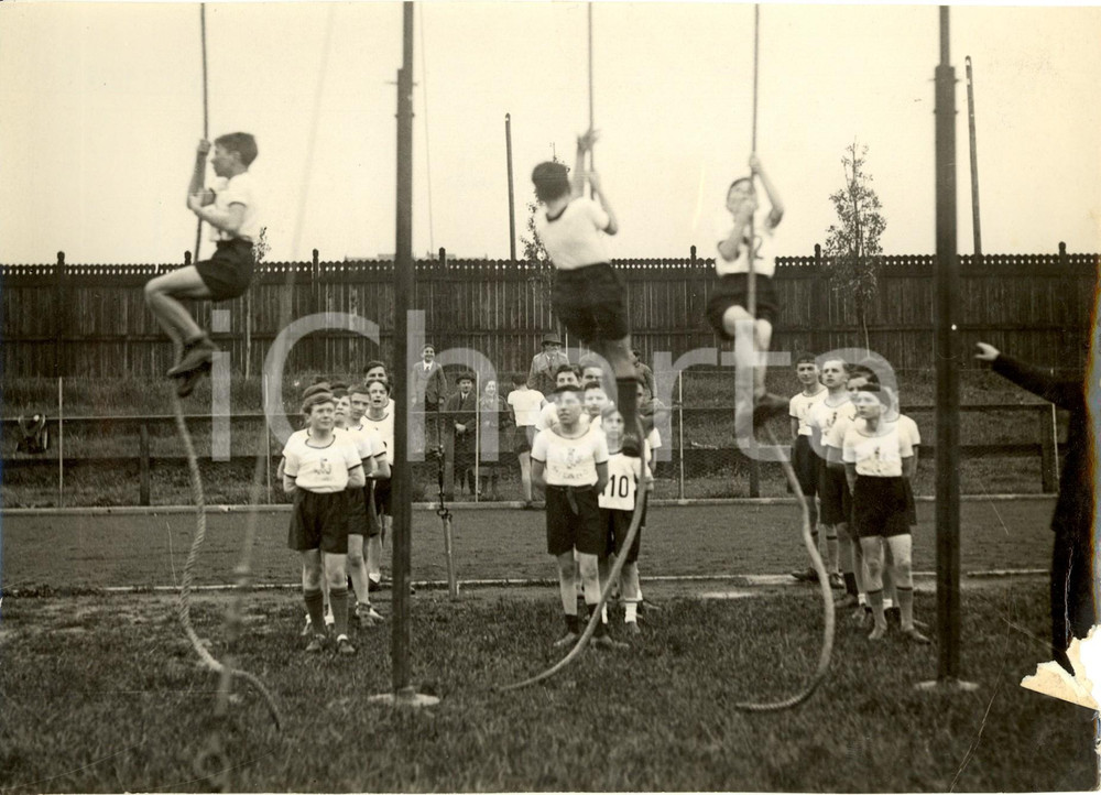 Fotografia d epoca originale 1932 ONB MILANO Campo GIURIATI  Gara di salita alla fune Foto DANNEGGIATA 1