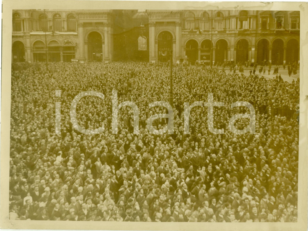 Fotografia d epoca originale 1928 MILANO Manifestazione in Piazza DUOMO per inaugurazione FIERA Fotografia 1