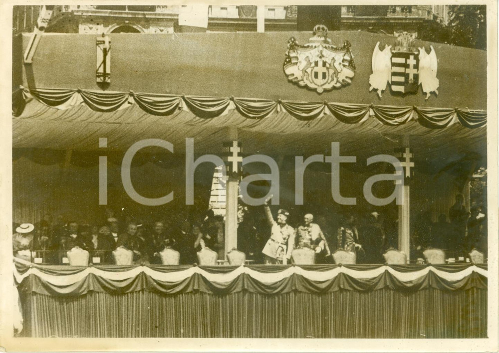 Fotografia d epoca originale 1937 BUDAPEST Galeazzo CIANO alla rivista per Sovrani d ITALIA Fotografia 1