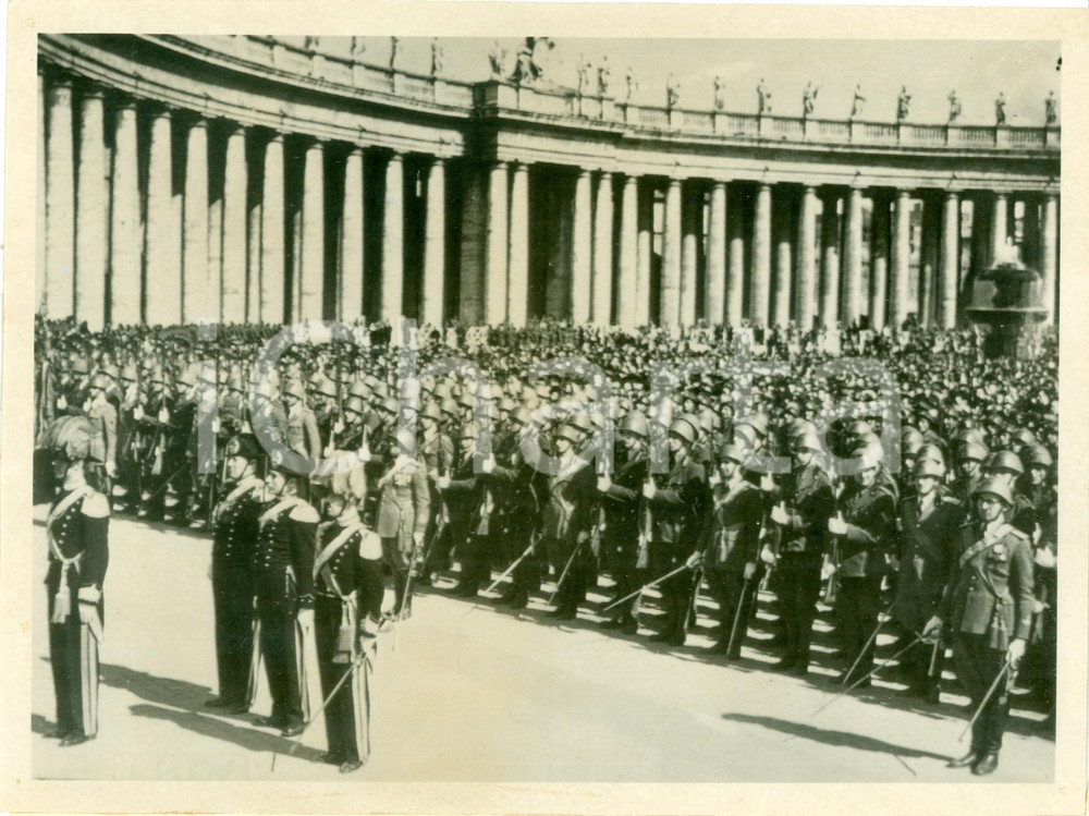 Fotografia d epoca originale 1939 ROMA SAN PIETRO Truppe Presidio presentano armi a nuovo papa PIO XII Foto 1