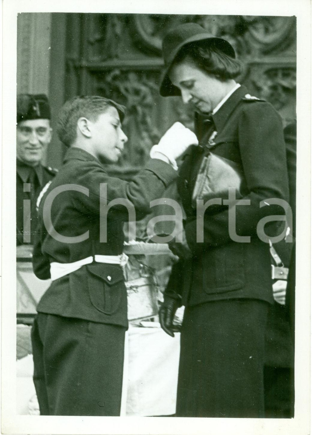 Fotografia d epoca originale 1938 MILANO Balilla consegnano la DOPPIA CROCE Fotografia 1