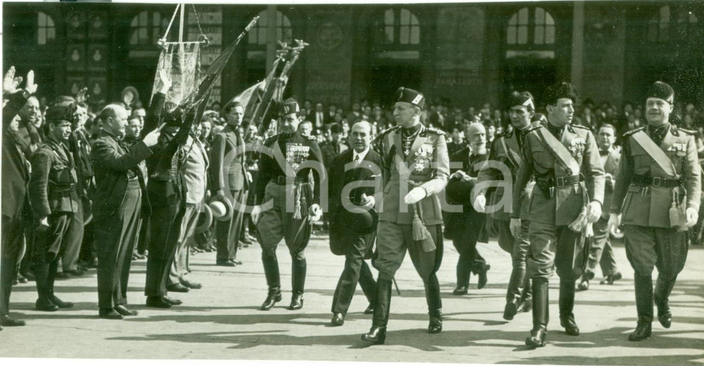 Fotografia d epoca originale 1931 MILANO Augusto TURATI Achille STARACE al Giorno dello Statuto FOTOGRAFIA 1