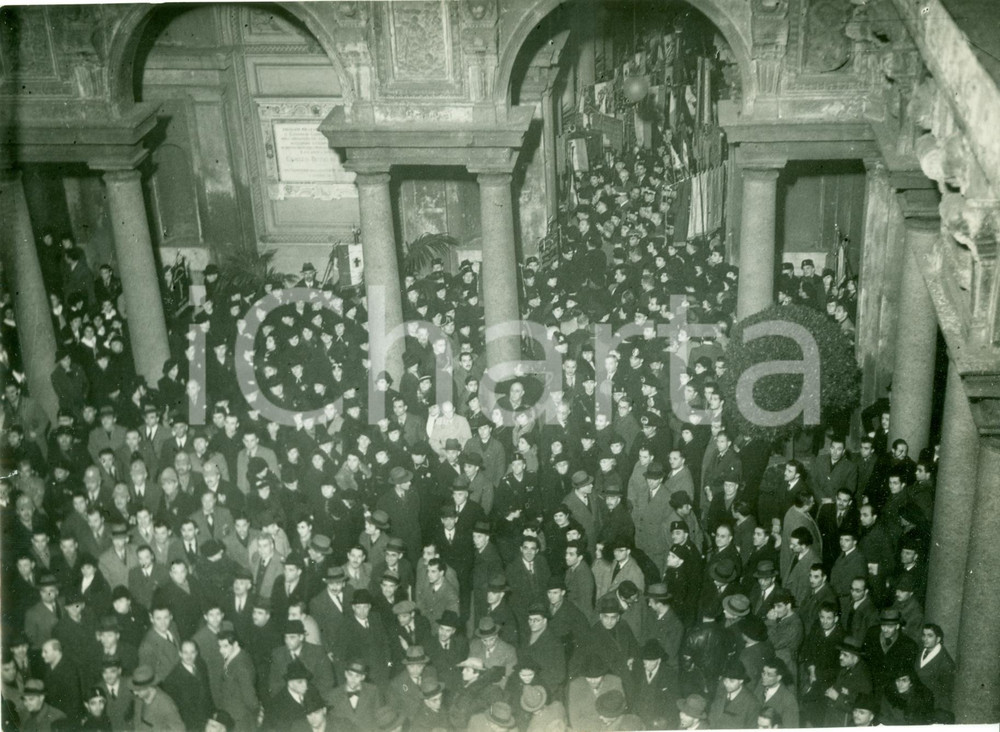 Fotografia d epoca originale 1936 MILANO PALAZZO MARINO Folla inaugurazione lapide contro sanzioni economiche 1