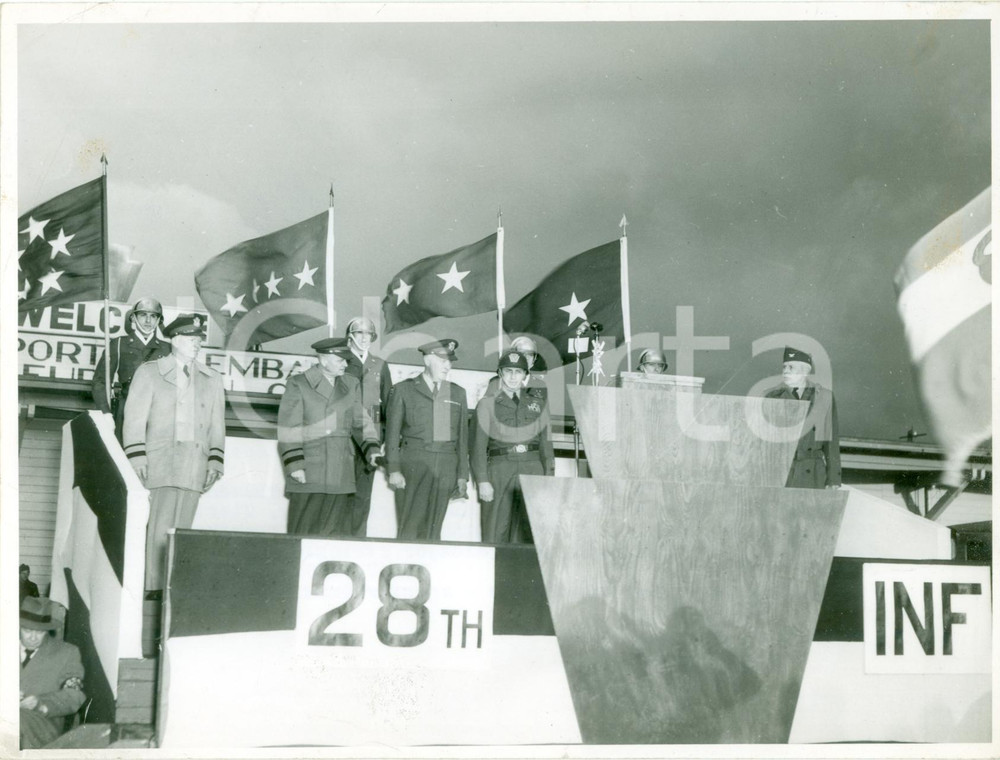 Fotografia d epoca originale 1951 BREMERHAVEN DE Dwight EISENHOWER saluta truppe 28Â° FANTERIA USA Foto 1