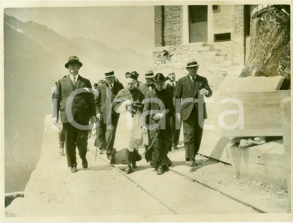 Fotografia d epoca originale 1936 BORGONE SUSA TO Card. Ildefonso SCHUSTER visita cave marmo GANDOGLIO Foto 1