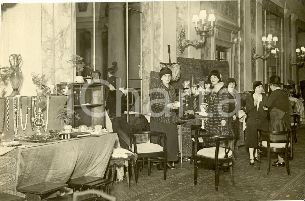 Fotografia d epoca originale 1929 MILANO Vendita di beneficenza per orfani di guerra Fotografia 1